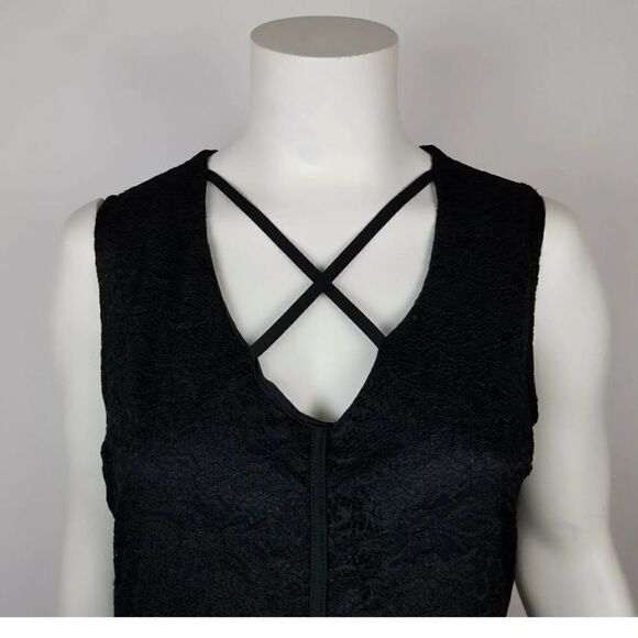 All over lace midi dress - Picture 7 of 8